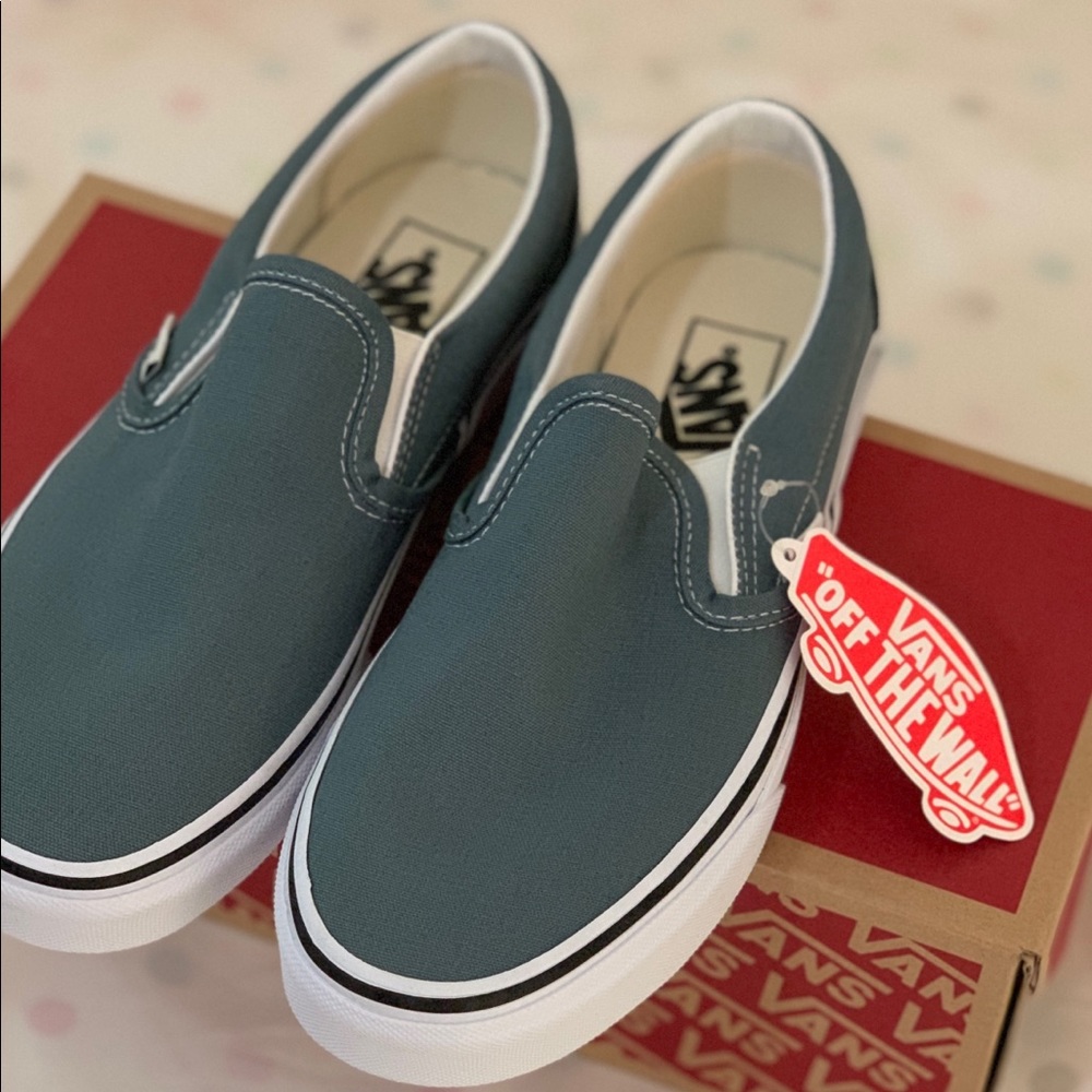 Vans Classic Slip-Ons in Goblin Blue